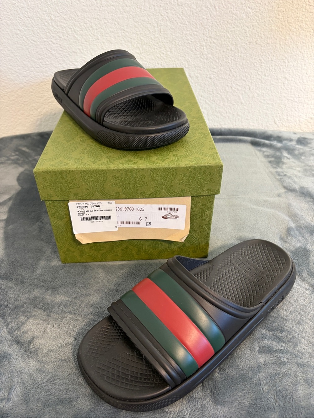 Brand New Men Gucci Black Green Web Rubber Slide Sandals Sz 7 (US 7.5)